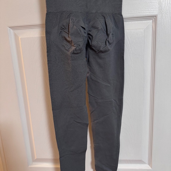 Halara grey butt sinch butt lift leggings - Picture 2 of 2